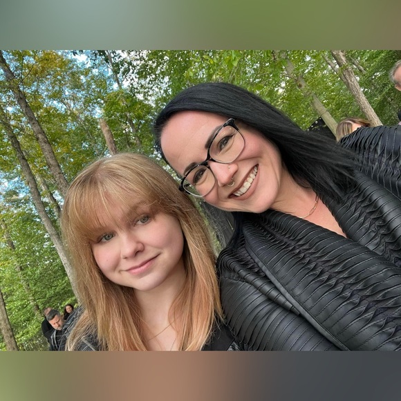 Meet your Posher, Lacey - Picture 1 of 1